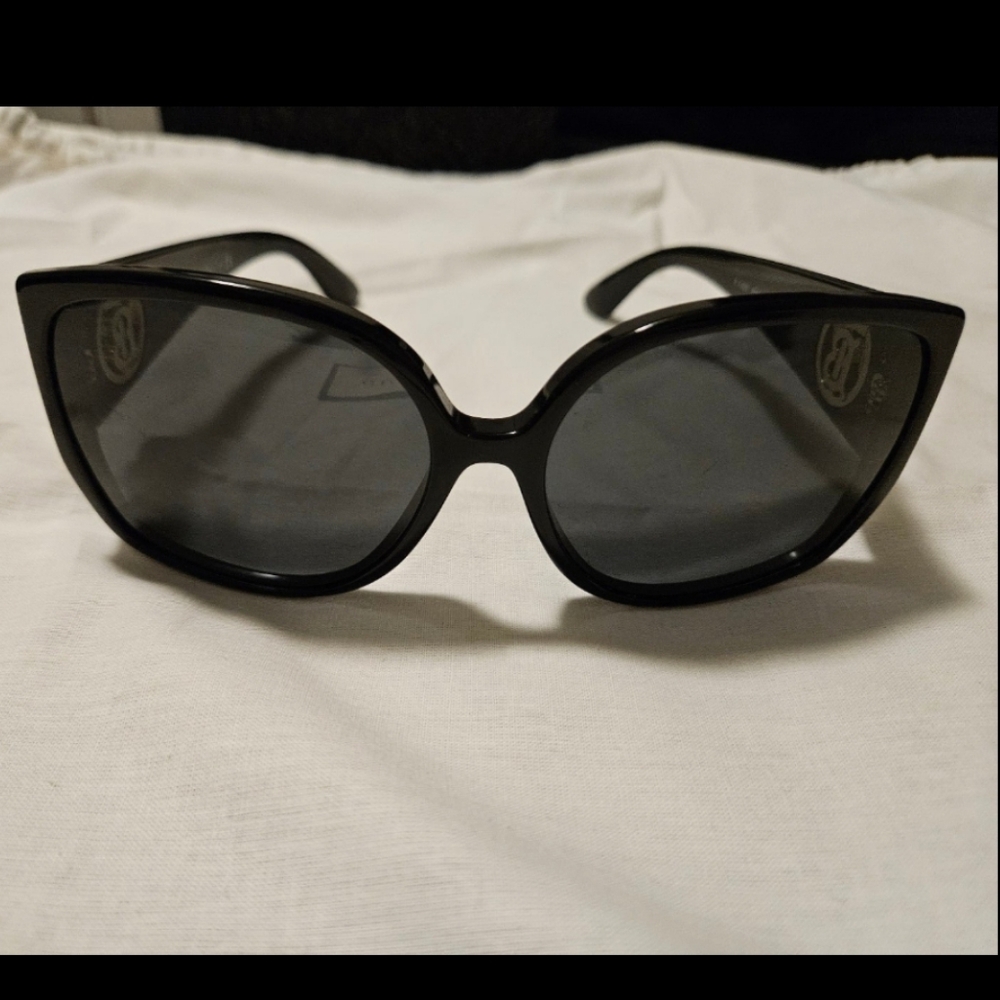 Burberry Sunglasses - Picture 6 of 6